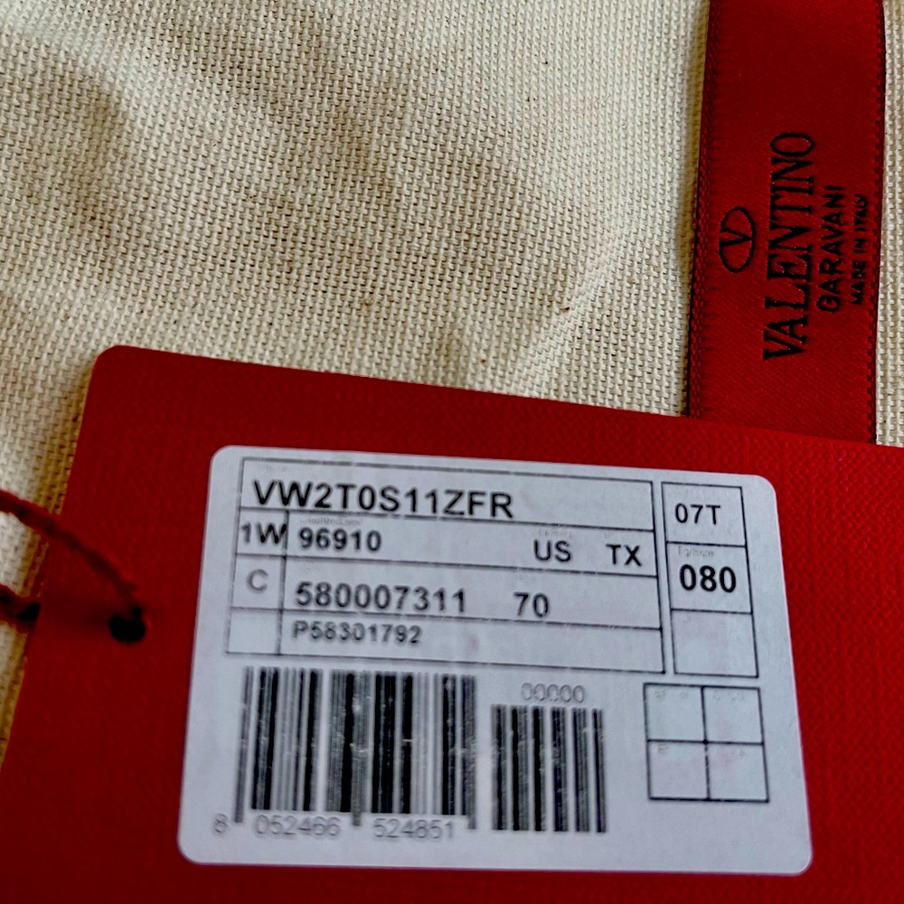 Valentino belt (women) with V logo in metal